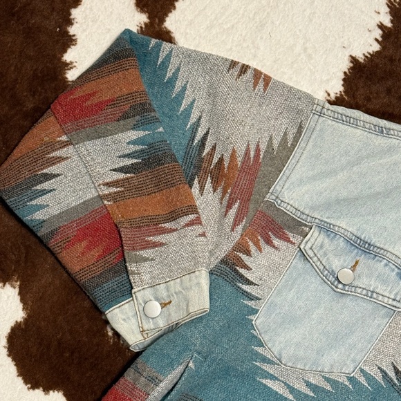Western/ Aztec pattern Denim Jacket - Picture 5 of 6